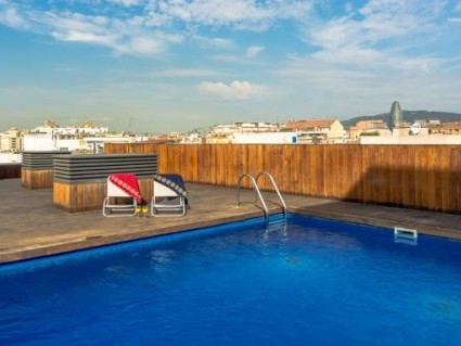Homearound Rambla Suites and Pool Sant Martí